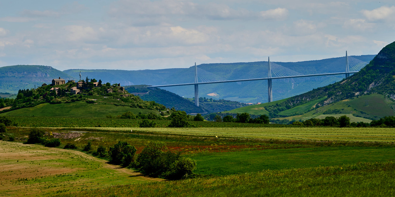 Viaduc de Millau de très très loin